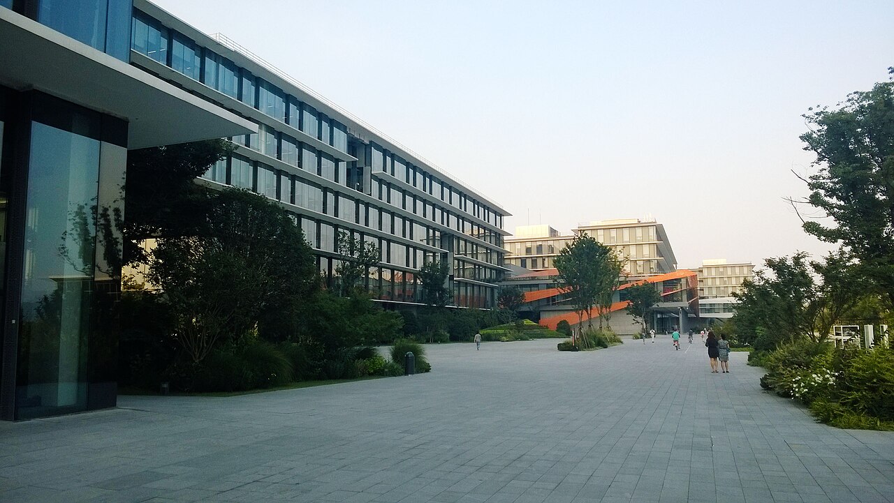 Alibaba's Qwen-UI-Agent Tops GUI Benchmarks vs GPT and Claude