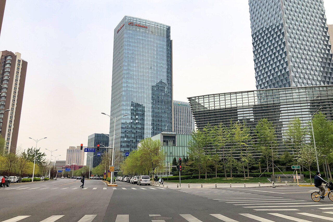 China Extends AI Travel Curbs to Executives' Families