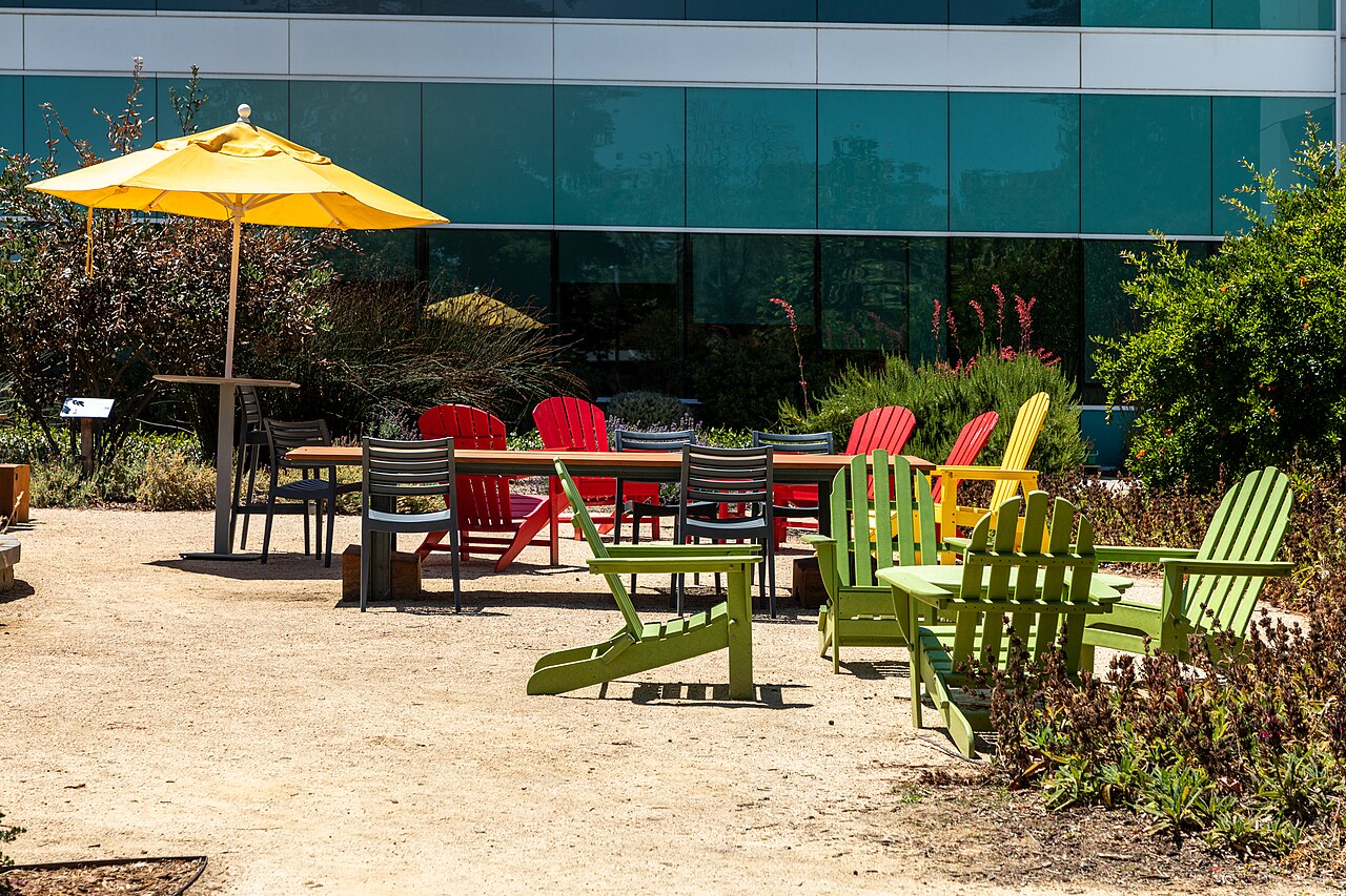 Outdoor seating area outside a Google building in Mountain View, California