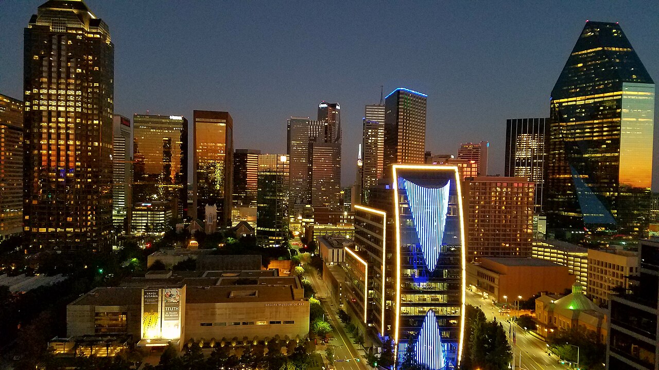 Downtown Dallas, Texas skyline at night