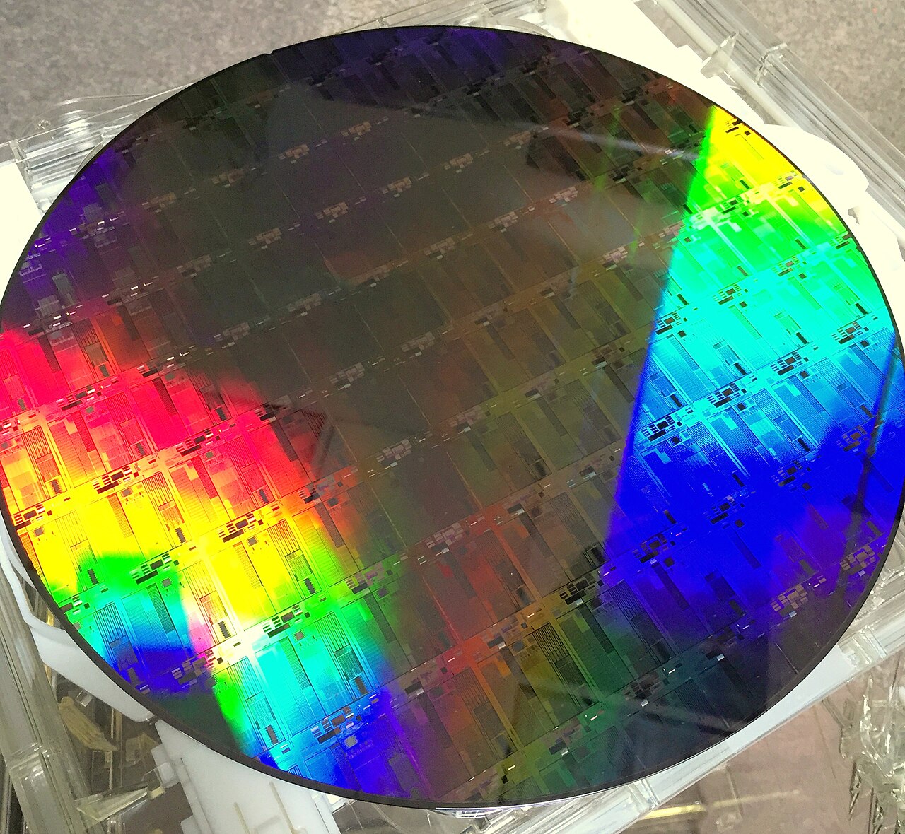 OLIX Raises $312M to Build AI Chips That Compute With Light