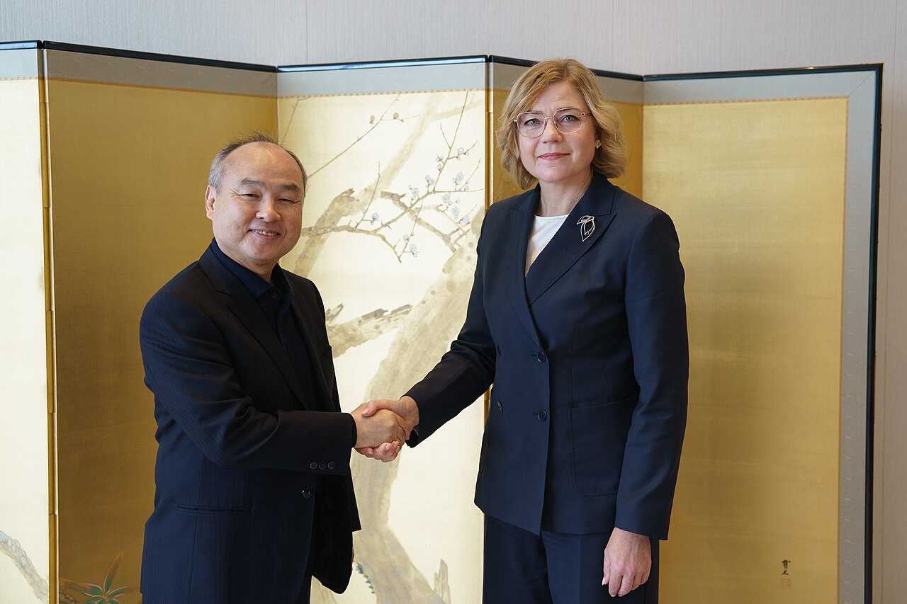 Masayoshi Son shaking hands with Henna Virkkunen of the European Commission